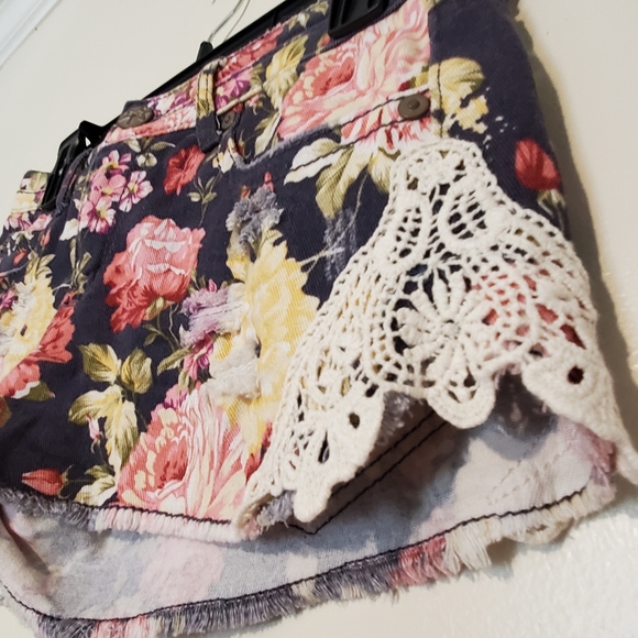Mudd Floral/Crochet Jean Shorts - Picture 3 of 10